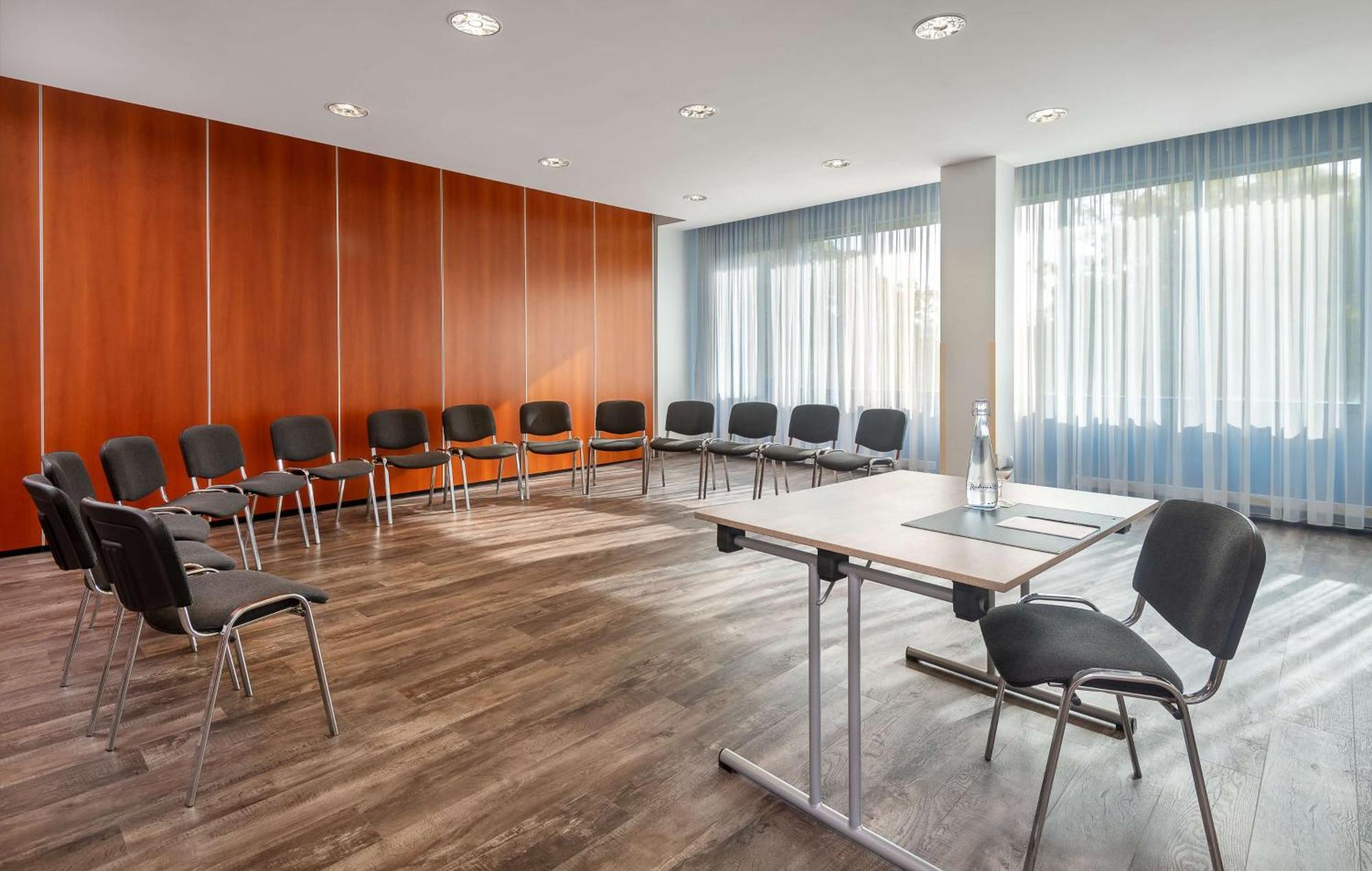 Отель Radisson Blu Fuerst Leopold