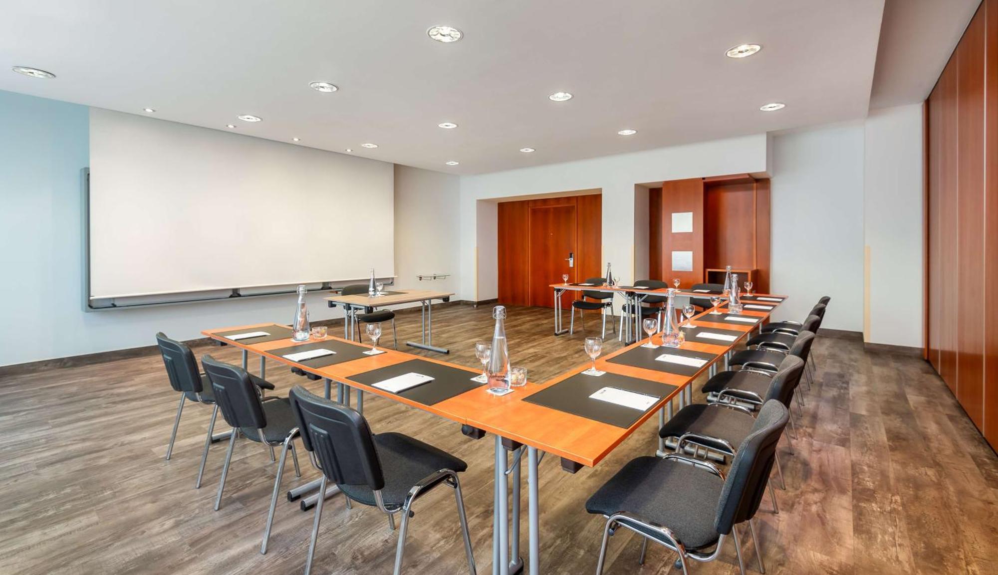 Radisson Blu Fuerst Leopold Дессау