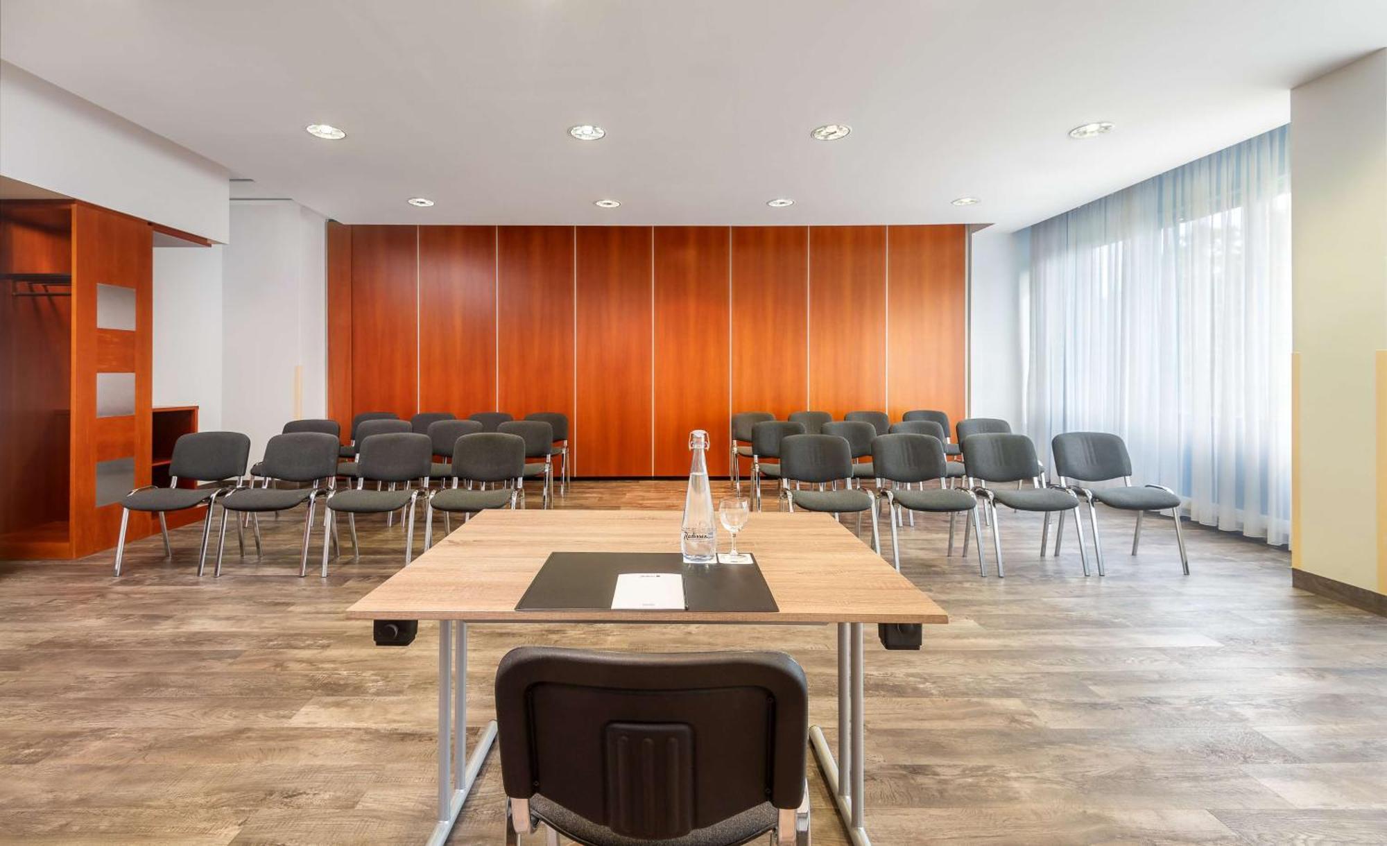 Radisson Blu Fuerst Leopold Отель