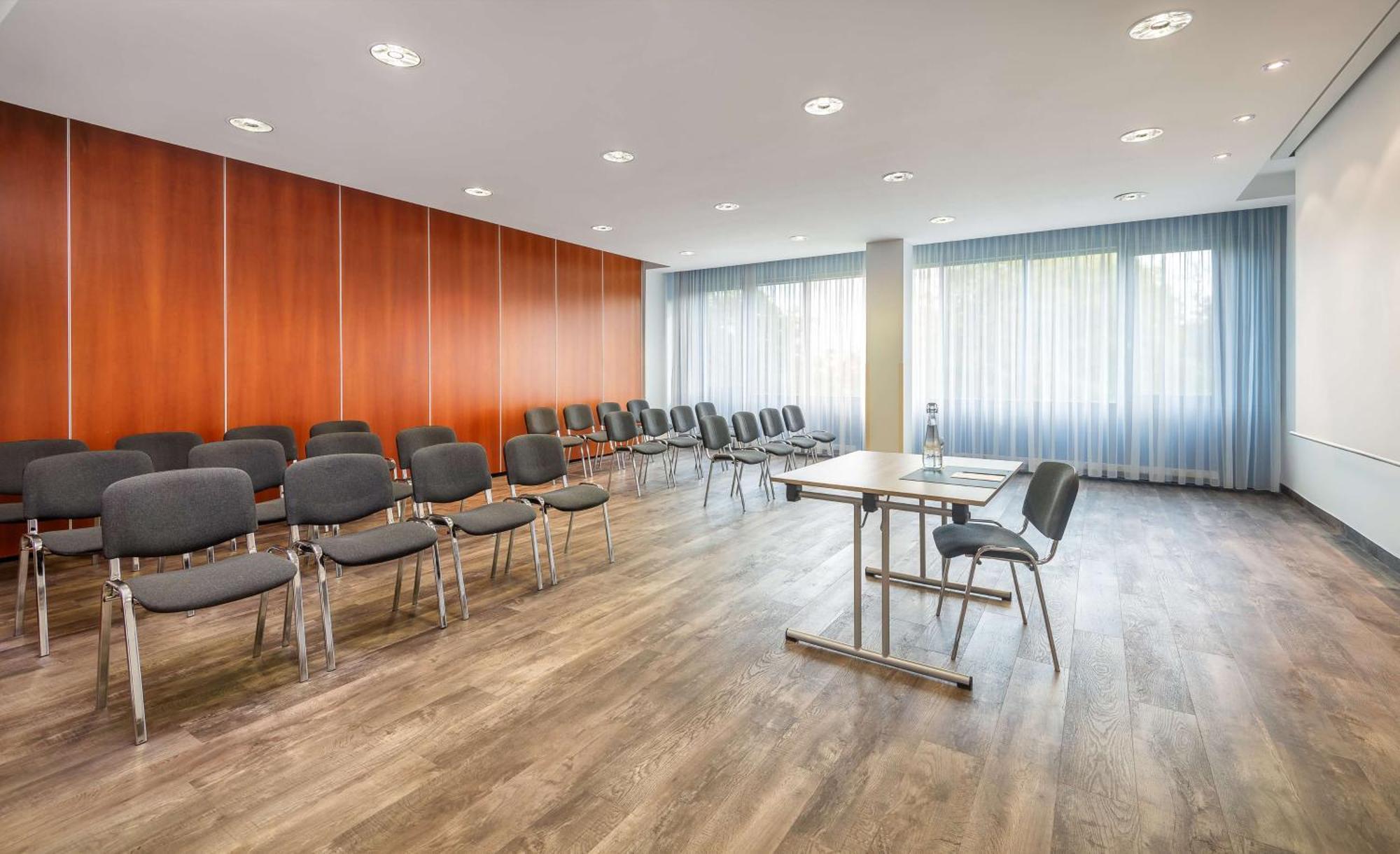 Radisson Blu Fuerst Leopold Hotel 4*